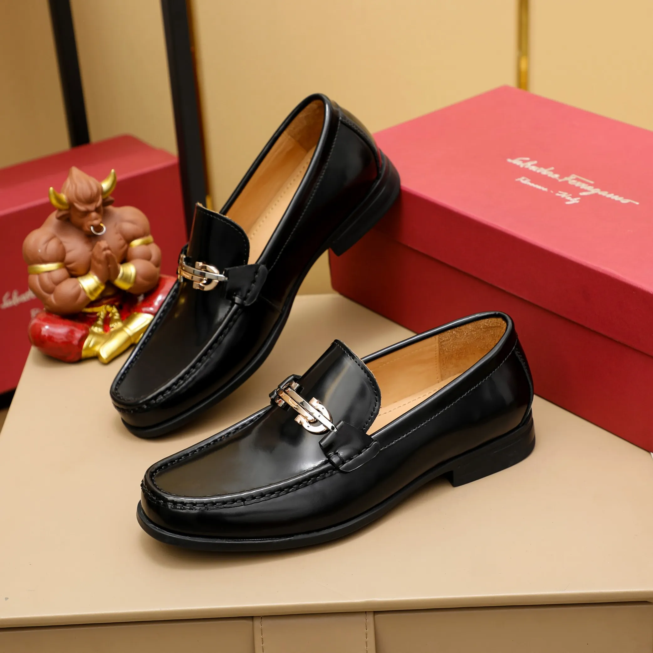 Men's clothing and shoes 💰460 🔥Ferragamo's new men's casual slip-on shoes🇨🇳Official website original 1:1 mold opening, original quality💯Fine workmanship, high-end luxury☘The upper is made of imported Italian first-layer cowhide🌴Luxury🐂leather lining🍓Rubber wear-resistant and non-slip outsole, breathable and comfortable to wear🍍The first choice for high-end men, black, size 38-45